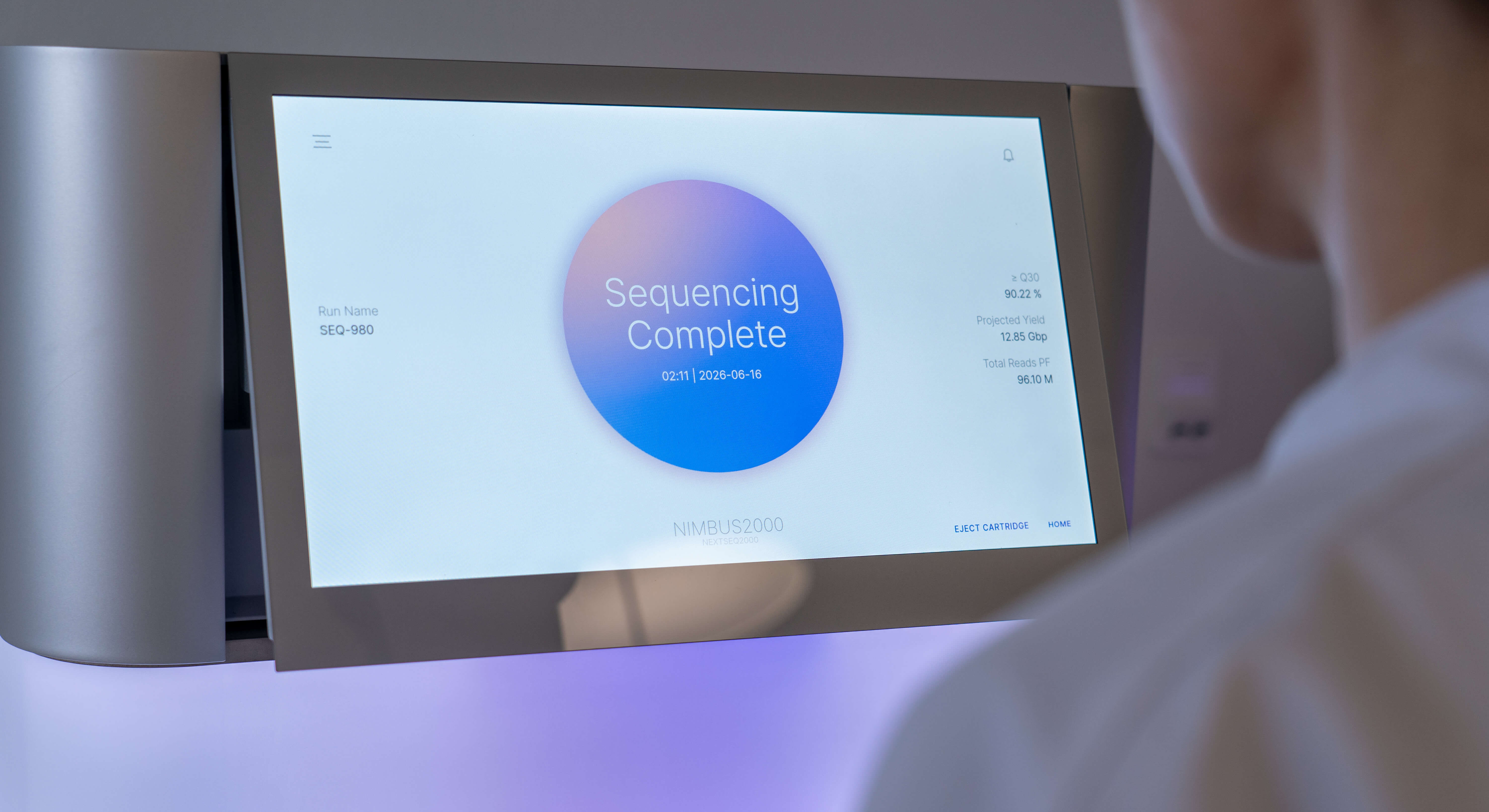 Screen showing "sequencing complete". Photo by: Emil Petersen